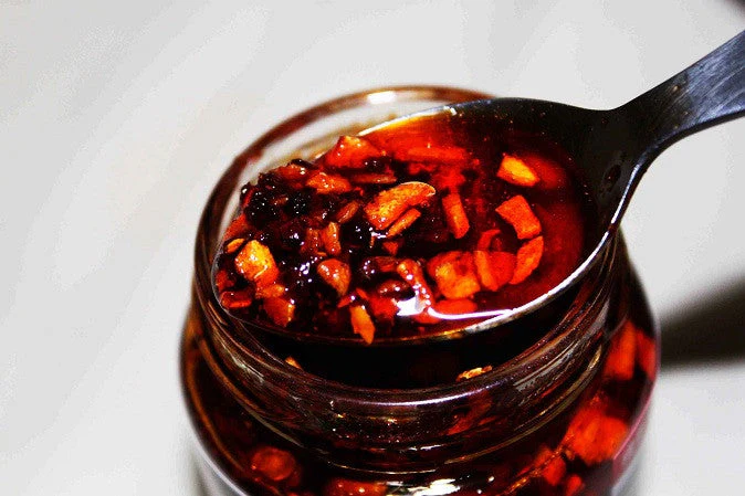 S&B Chili Crisp | Crunchy Garlic - Image 2
