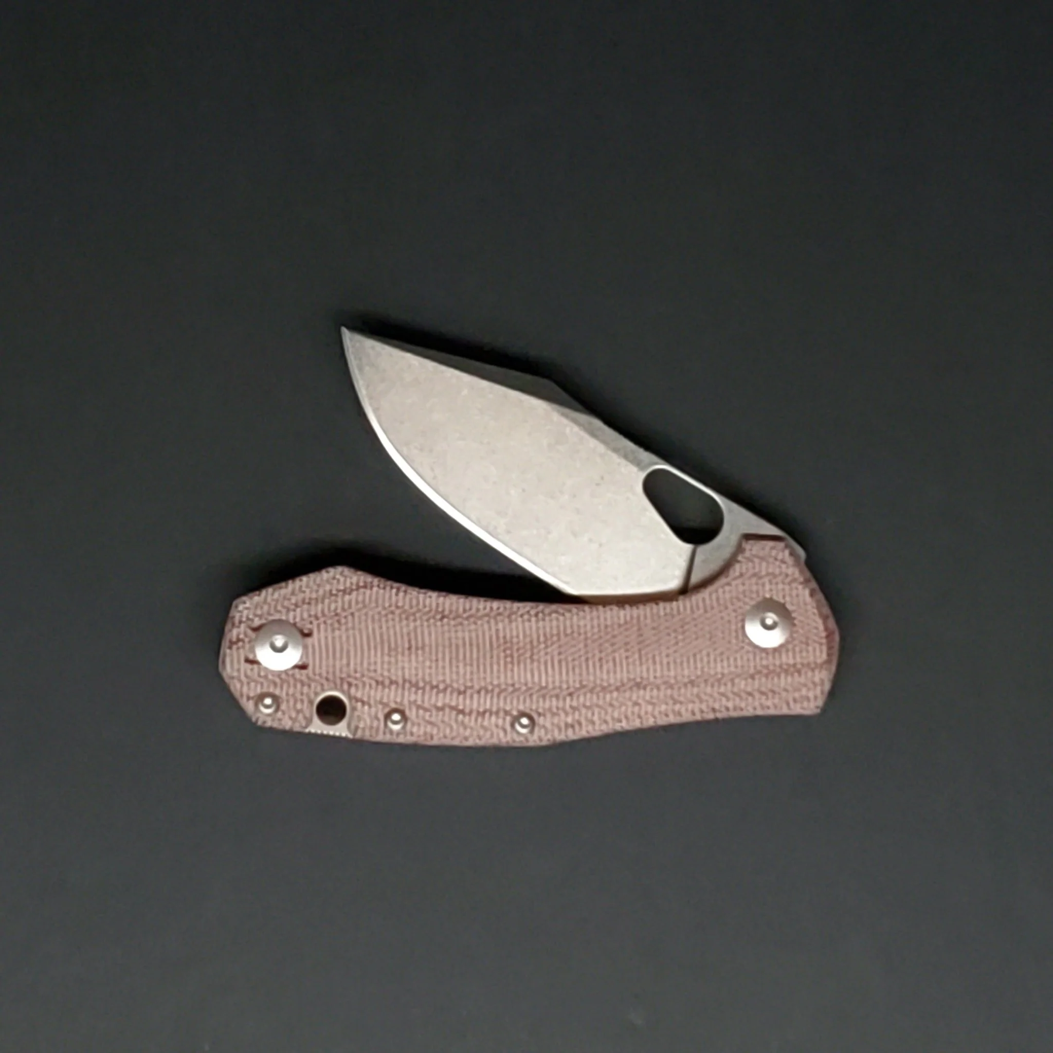 GiantMouse | ACE Atelier | Red Canvas - Image 2