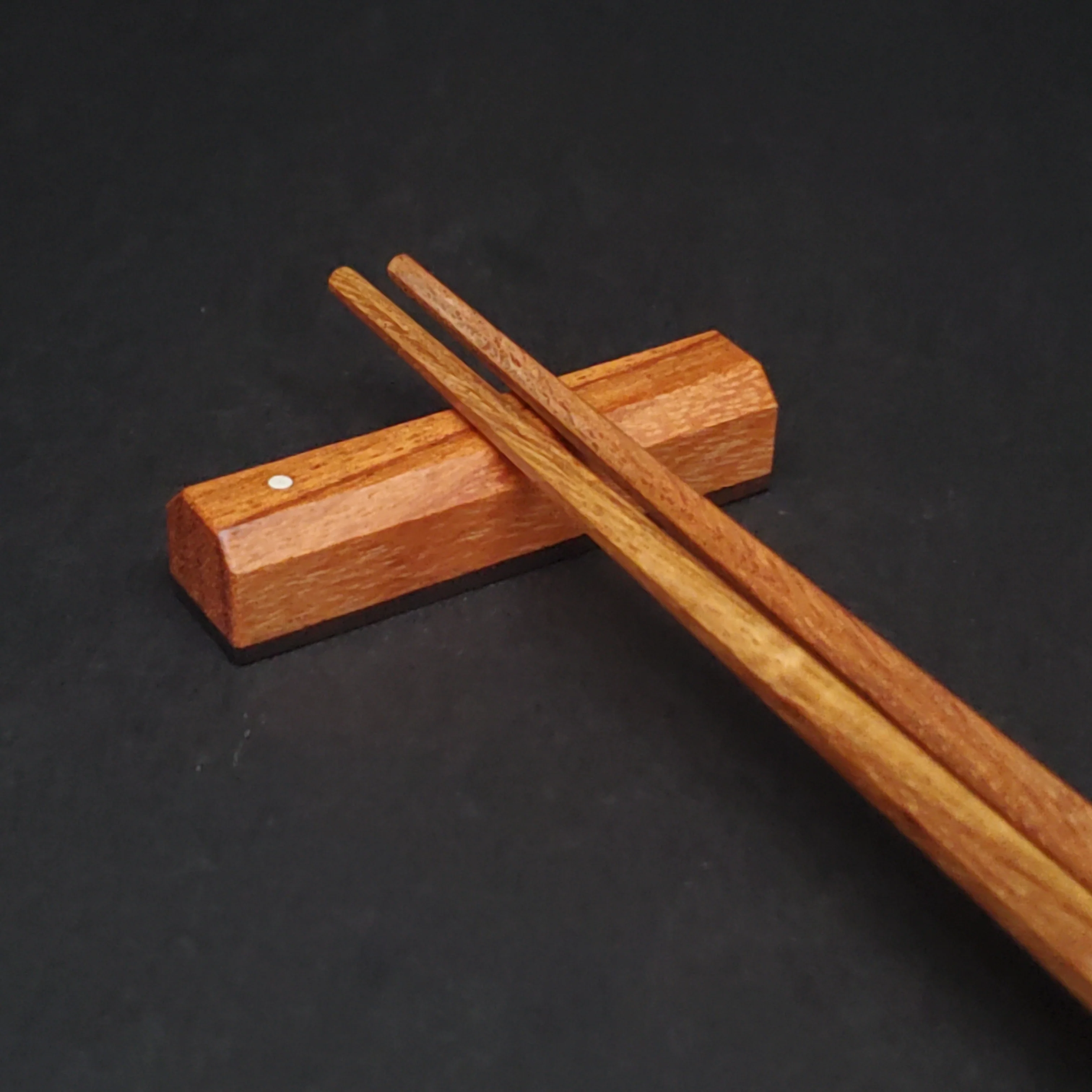 Marunao | Hexagonal Rest | Granadillo